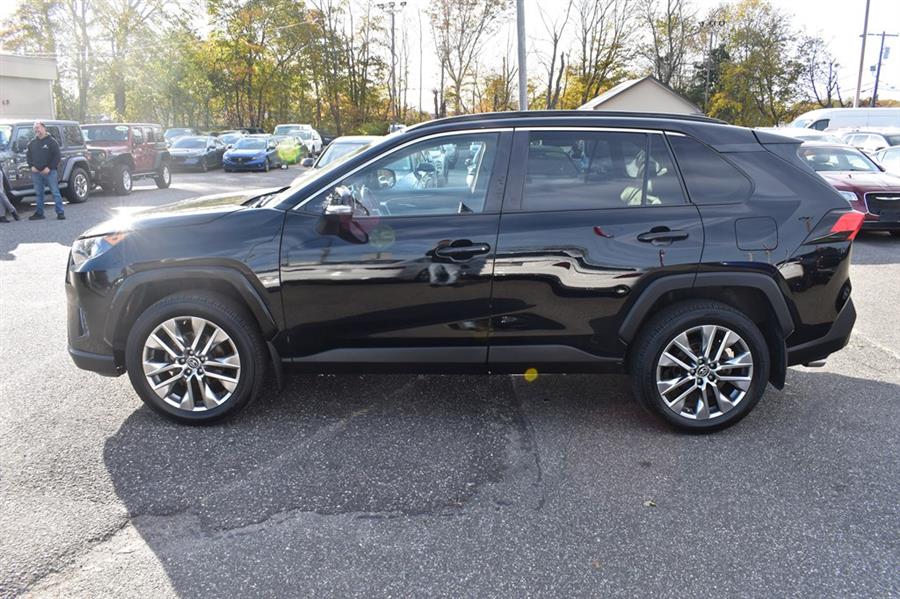 2019 Toyota RAV4 XLE Premium photo 3