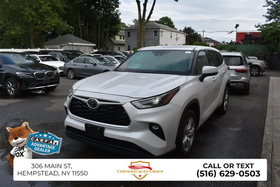 2024 Toyota Highlander LE photo 2