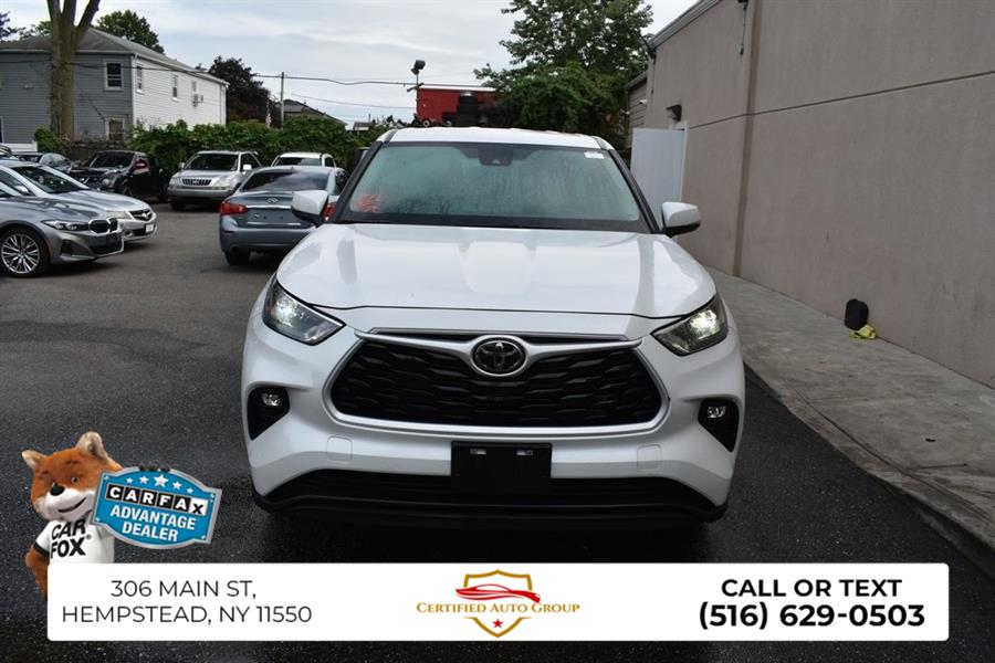 2024 Toyota Highlander LE photo 3