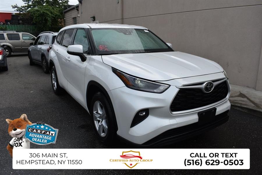 2024 Toyota Highlander LE photo 4