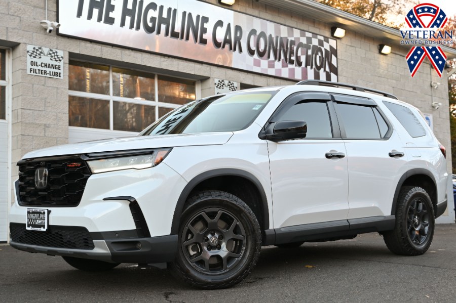 Used 2025 Honda Pilot in Waterbury, Connecticut | Highline Car Connection. Waterbury, Connecticut