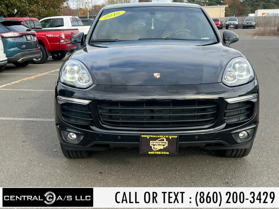 2016 Porsche Cayenne photo 2