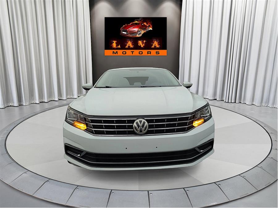 2017 Volkswagen Passat S photo 2