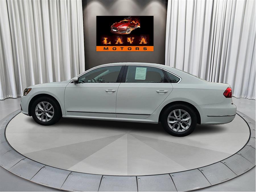 2017 Volkswagen Passat S photo 4