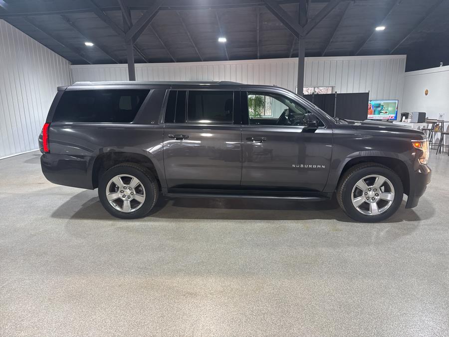 2018 Chevrolet Suburban 1500 LT photo 2