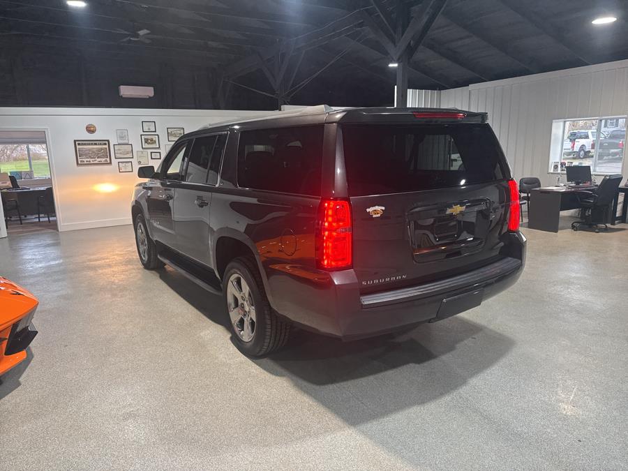 2018 Chevrolet Suburban 1500 LT photo 4