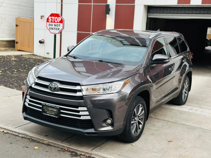 Used Toyota Highlander XLE V6 AWD (Natl) 2019 | Elis Motors Corp. Irvington, New Jersey