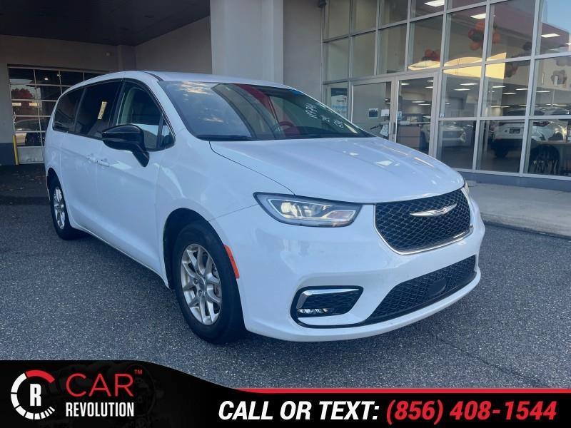 Used 2024 Chrysler Pacifica in Maple Shade, New Jersey | Car Revolution. Maple Shade, New Jersey