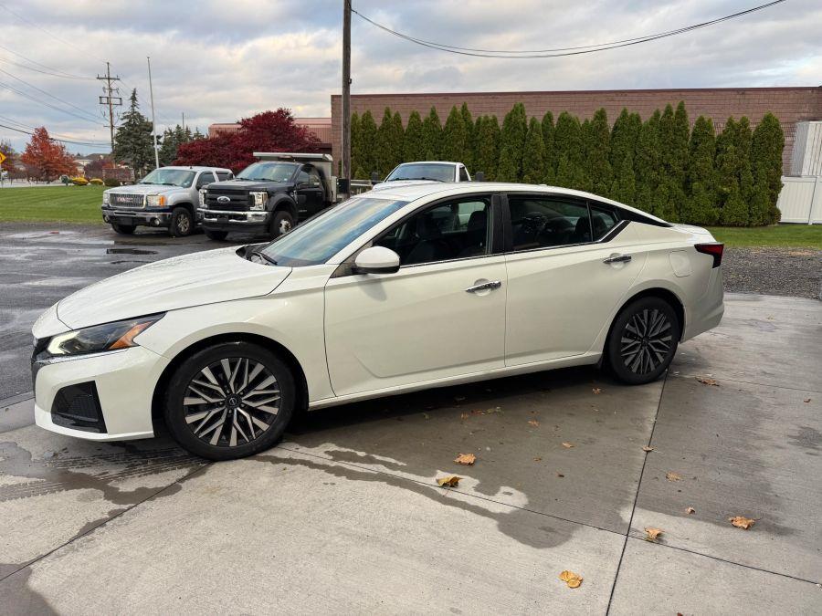 2023 Nissan Altima 2.5 photo 3