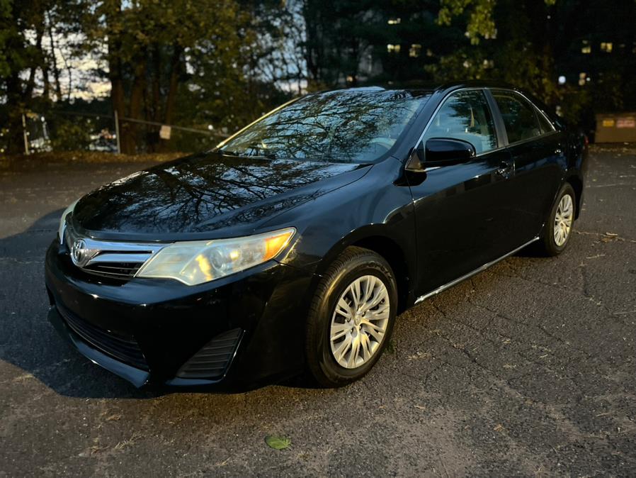 2013 Toyota Camry 4dr Sdn I4 Auto LE (Natl), available for sale in Meriden, Connecticut | T E A M Auto Center. Meriden, Connecticut