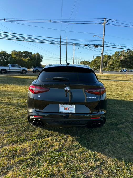 2018 Alfa Romeo Stelvio Quadrifoglio photo 4