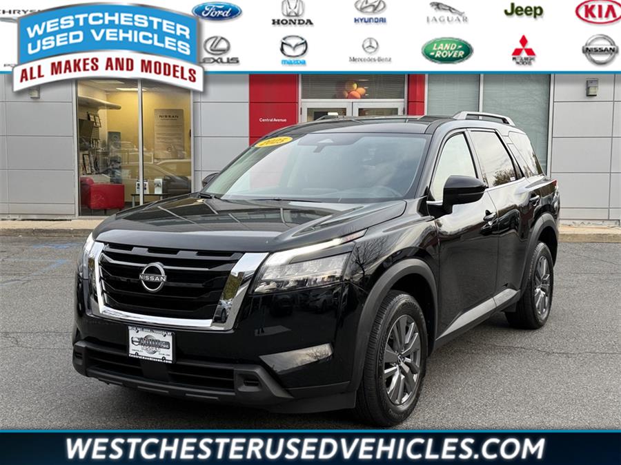 2025 Nissan Pathfinder SV's photo