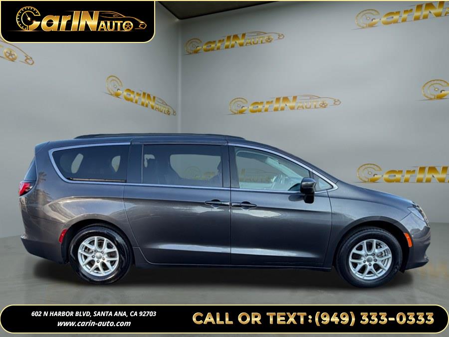 2020 Chrysler Voyager LXi photo 4