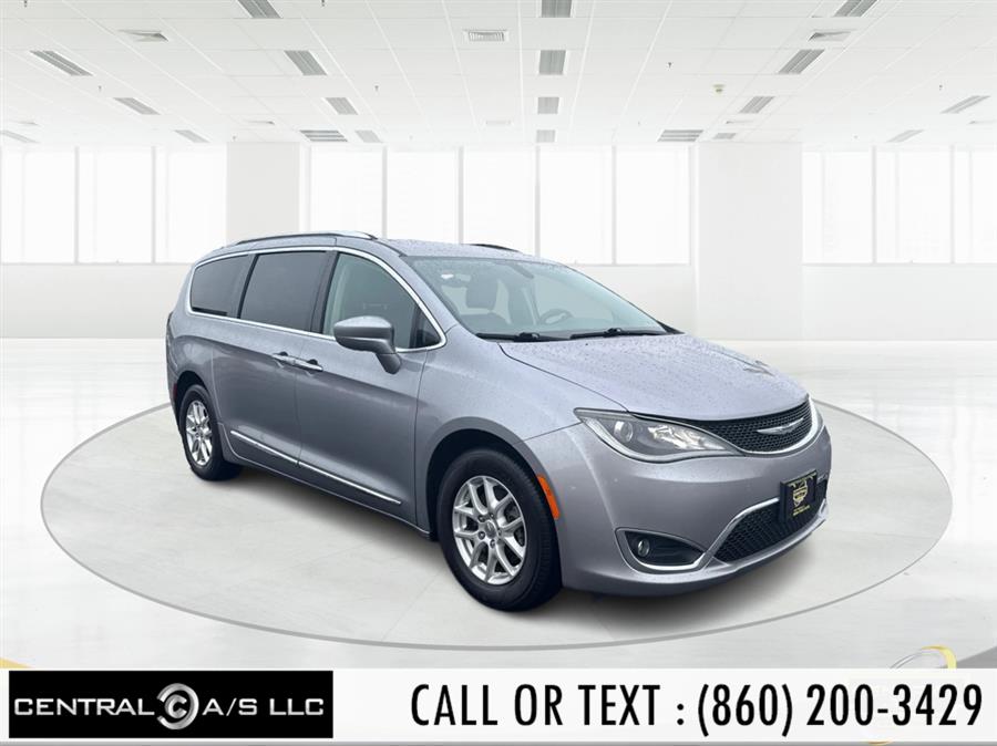 2020 Chrysler Pacifica Touring L photo 3