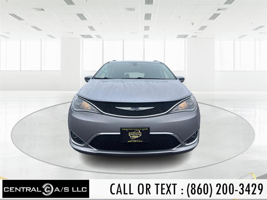 2020 Chrysler Pacifica Touring L photo 2