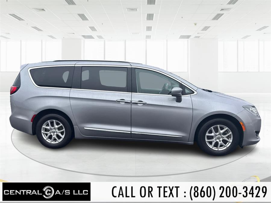 2020 Chrysler Pacifica Touring L photo 4