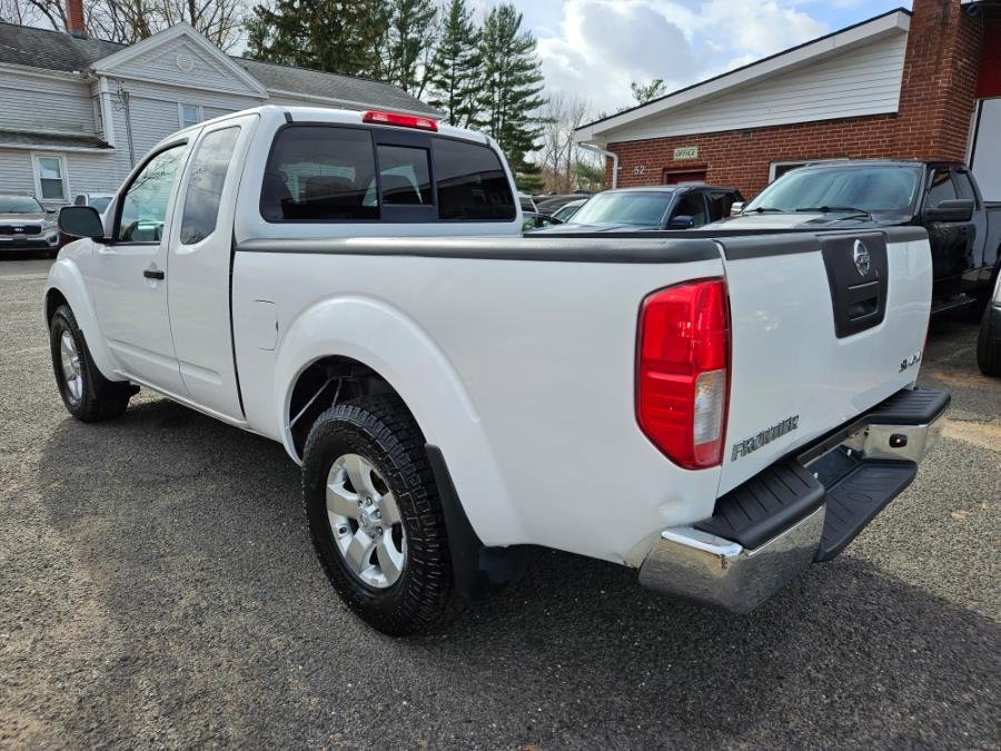 2012 Nissan Frontier King Cab SV photo 2