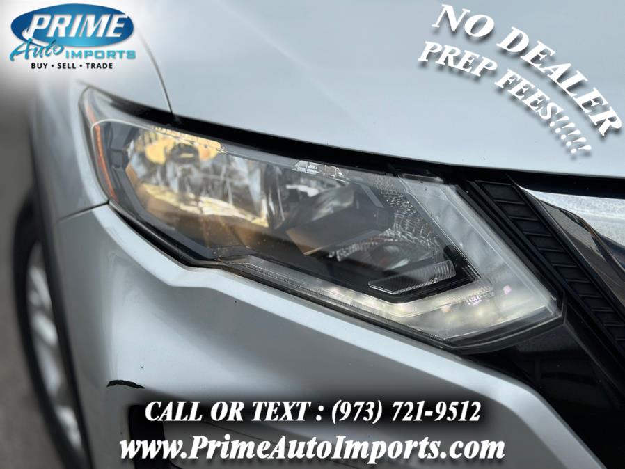 2019 Nissan Rogue SV photo 2