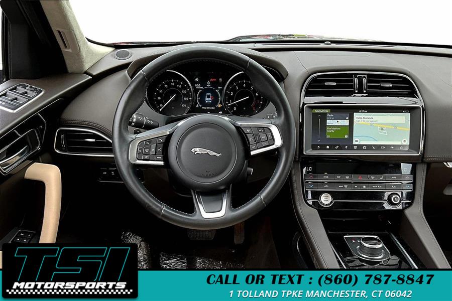 2020 Jaguar F-PACE Prestige photo 4