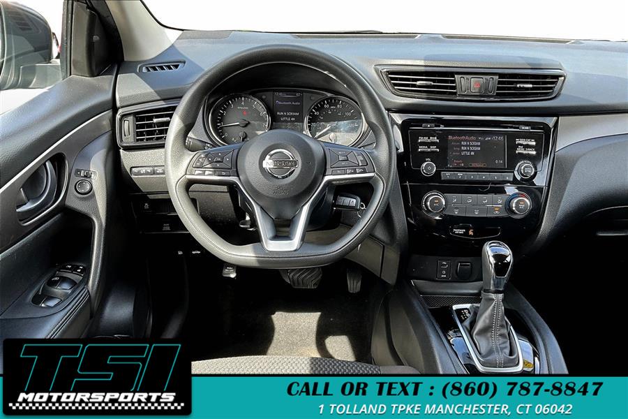 2018 Nissan Rogue Sport S photo 2