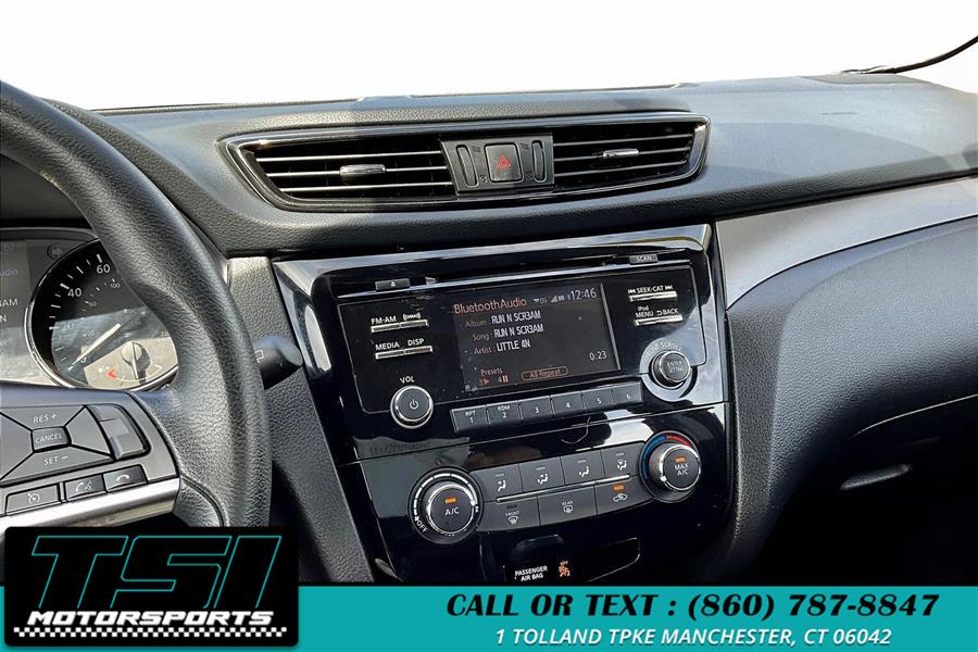 2018 Nissan Rogue Sport S photo 3