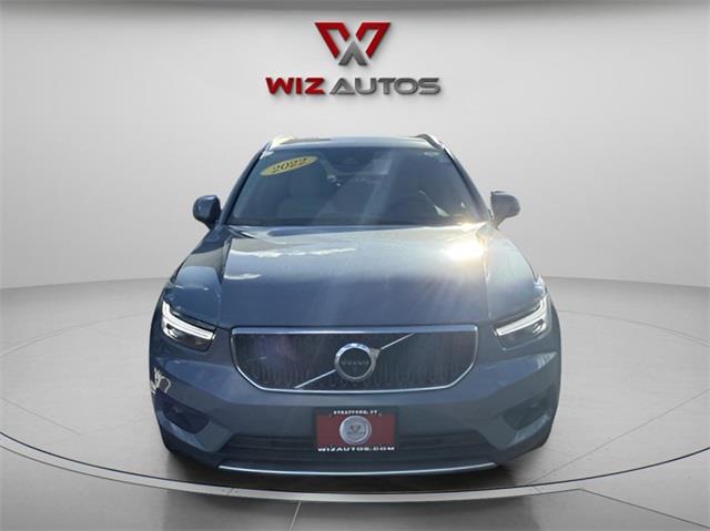 2022 Volvo XC40 Momentum photo 2