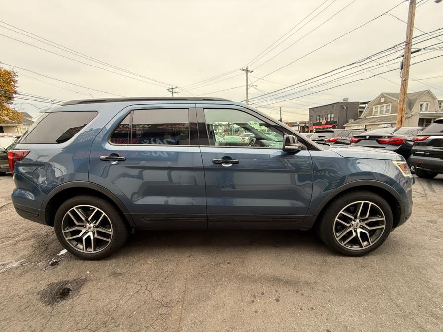 2019 Ford Explorer Sport photo 2