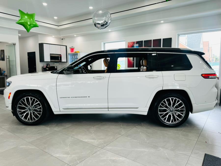 2022 Jeep Grand Cherokee L Summit Reserve photo 4