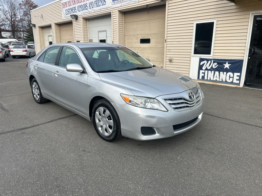 2011 Toyota Camry LE photo 3