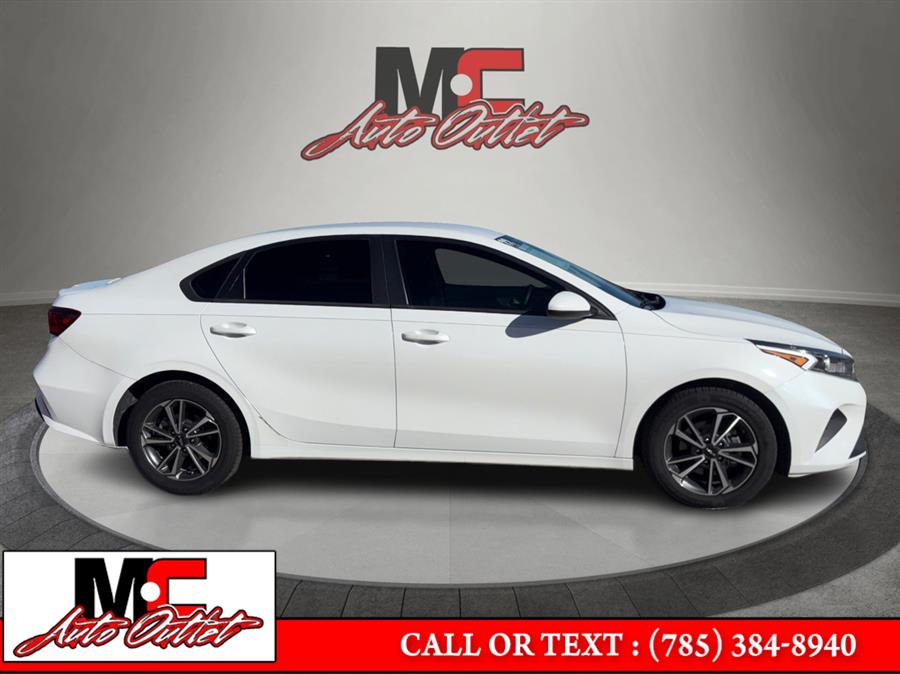 2022 Kia Forte FE LXS photo 2