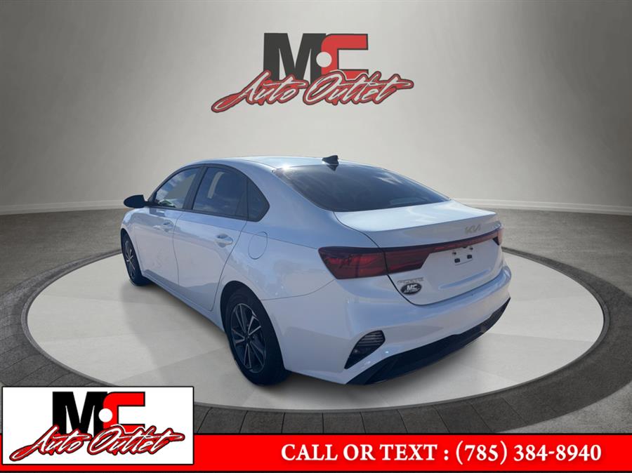 2022 Kia Forte FE LXS photo 4