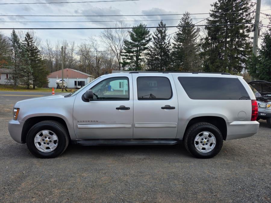 2010 Chevrolet Suburban 1500 LS photo 2
