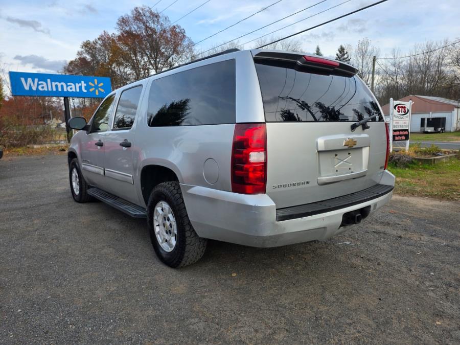 2010 Chevrolet Suburban 1500 LS photo 3