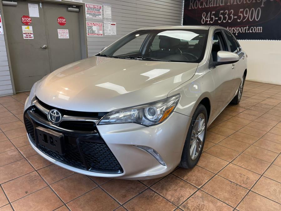 2017 Toyota Camry SE photo 3