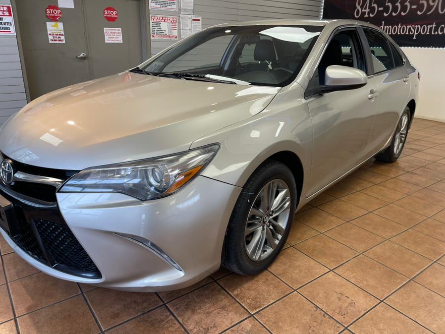2017 Toyota Camry SE photo 4
