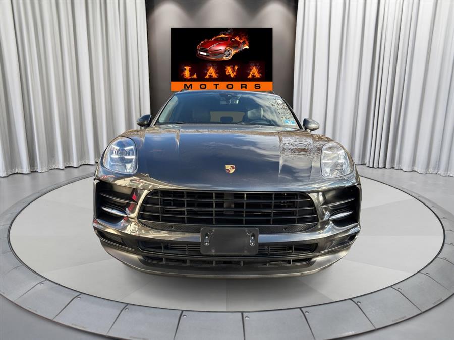 2020 Porsche Macan photo 2