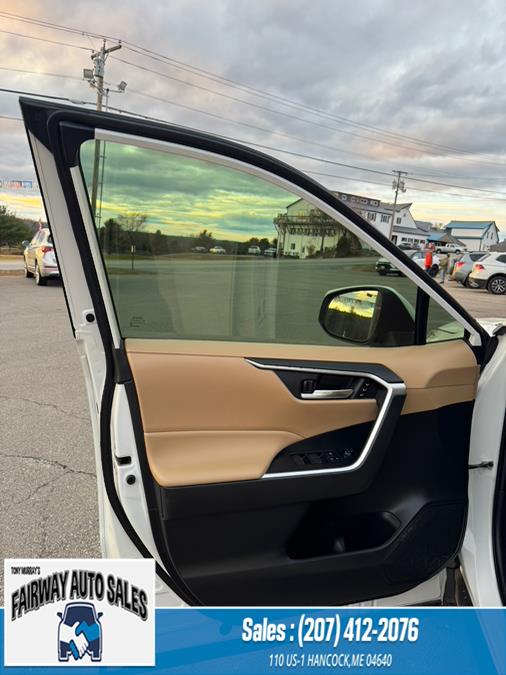 2022 Toyota RAV4 XLE Premium photo 3