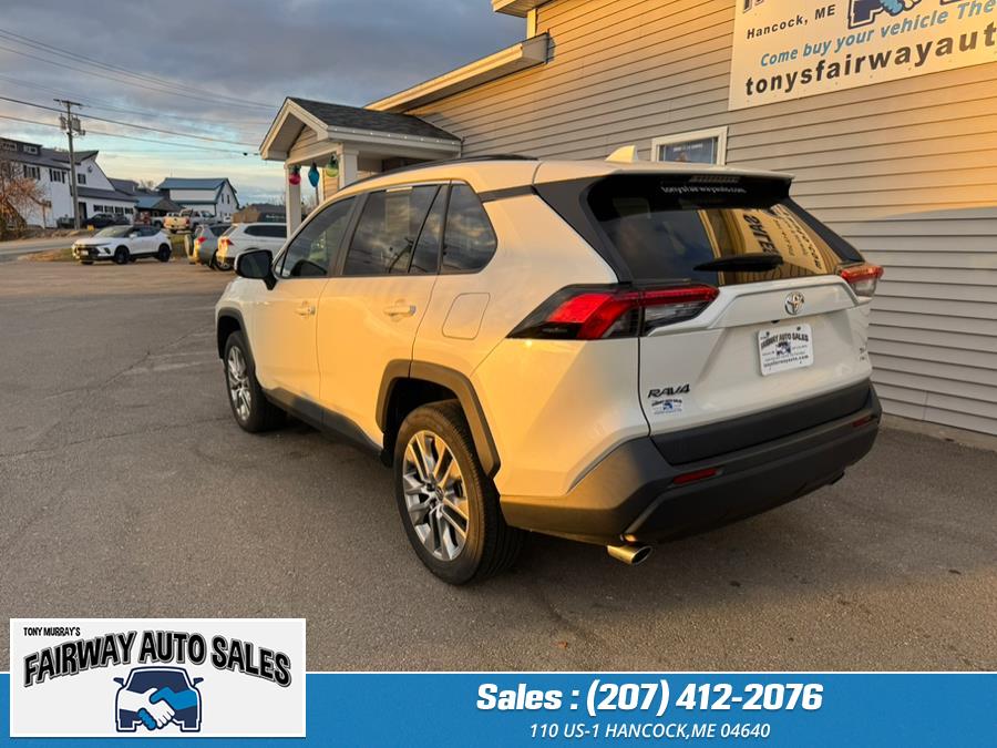 2022 Toyota RAV4 XLE Premium photo 2