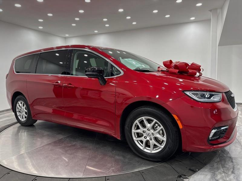 Used 2024 Chrysler Pacifica in Maple Shade, New Jersey | Car Revolution. Maple Shade, New Jersey