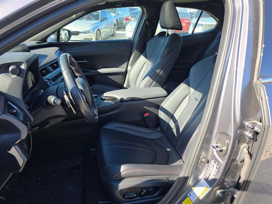 2020 Lexus UX 250h F SPORT Premium photo 4