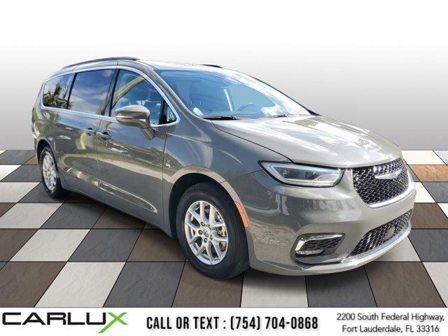 2022 Chrysler Pacifica Touring L photo 3