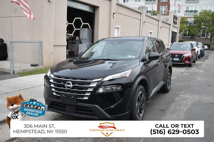 2024 Nissan Rogue SV photo 2