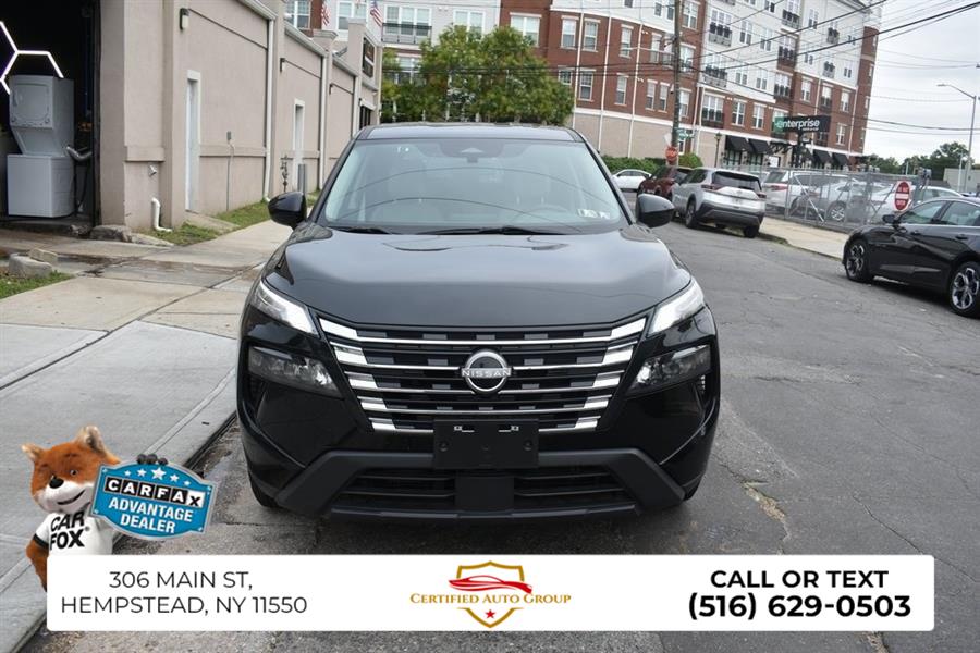 2024 Nissan Rogue SV photo 3