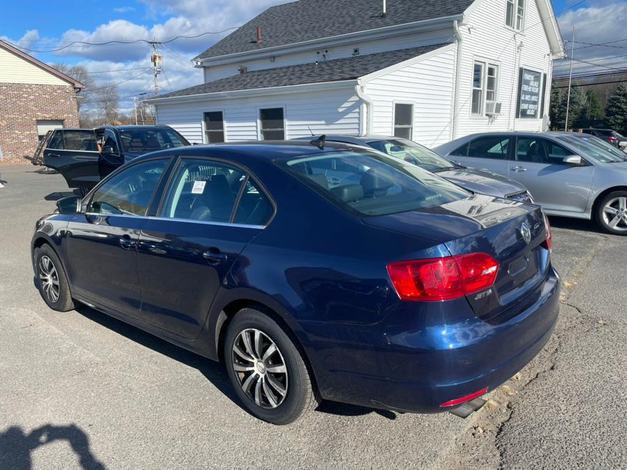 2014 Volkswagen Jetta Sedan 4dr Auto SE w/Connectivity/Sunroof PZEV, available for sale in East Windsor, Connecticut | A1 Auto Sale LLC. East Windsor, Connecticut