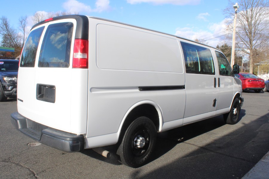 2017 Chevrolet Express Cargo Van 3500 photo 3