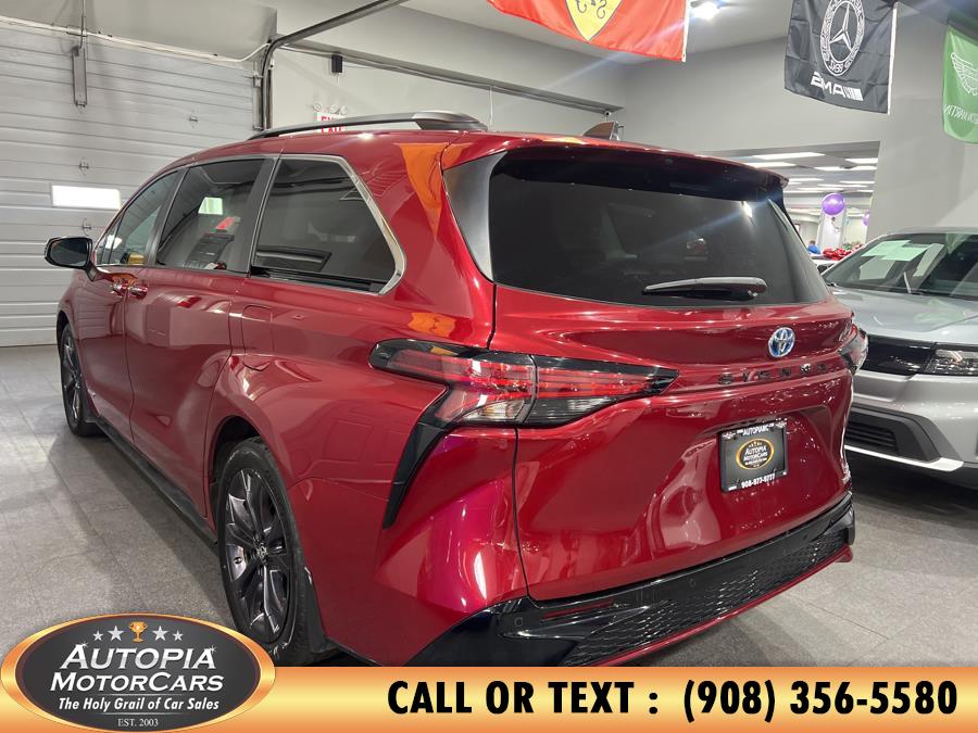 2021 Toyota Sienna XSE photo 3