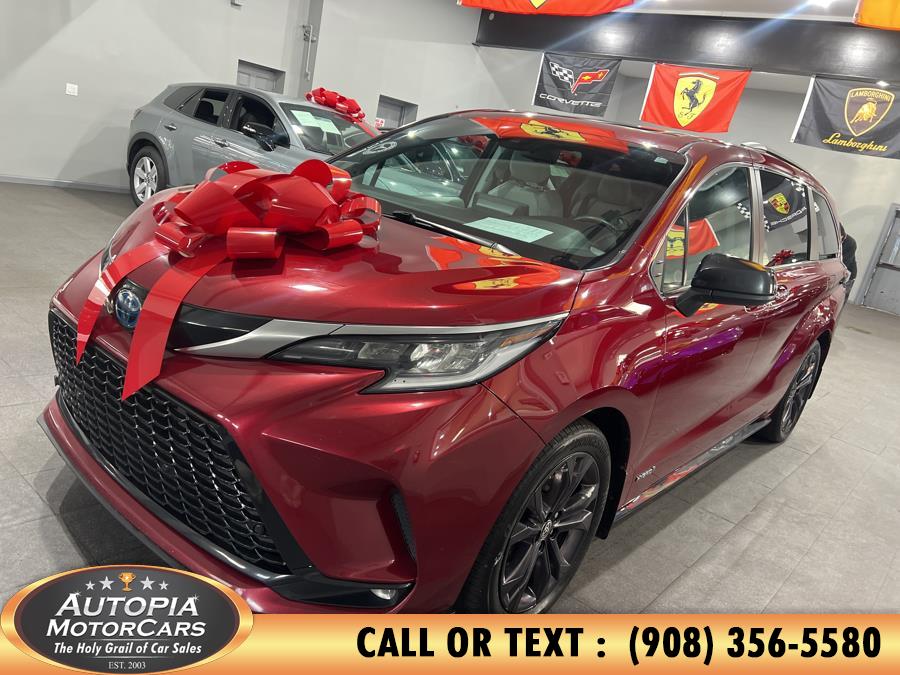 2021 Toyota Sienna XSE photo 2