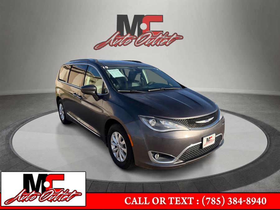 Used Chrysler Pacifica Touring L FWD 2019 | M C Auto Outlet Inc. Colby, Kansas