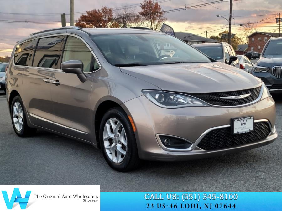 2017 Chrysler Pacifica Touring-L Plus FWD, available for sale in Lodi, New Jersey | AW Auto & Truck Wholesalers, Inc. Lodi, New Jersey
