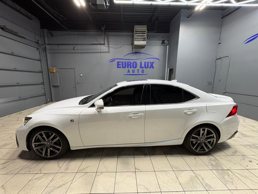 2018 Lexus IS 300 F SPORT AWD photo 4